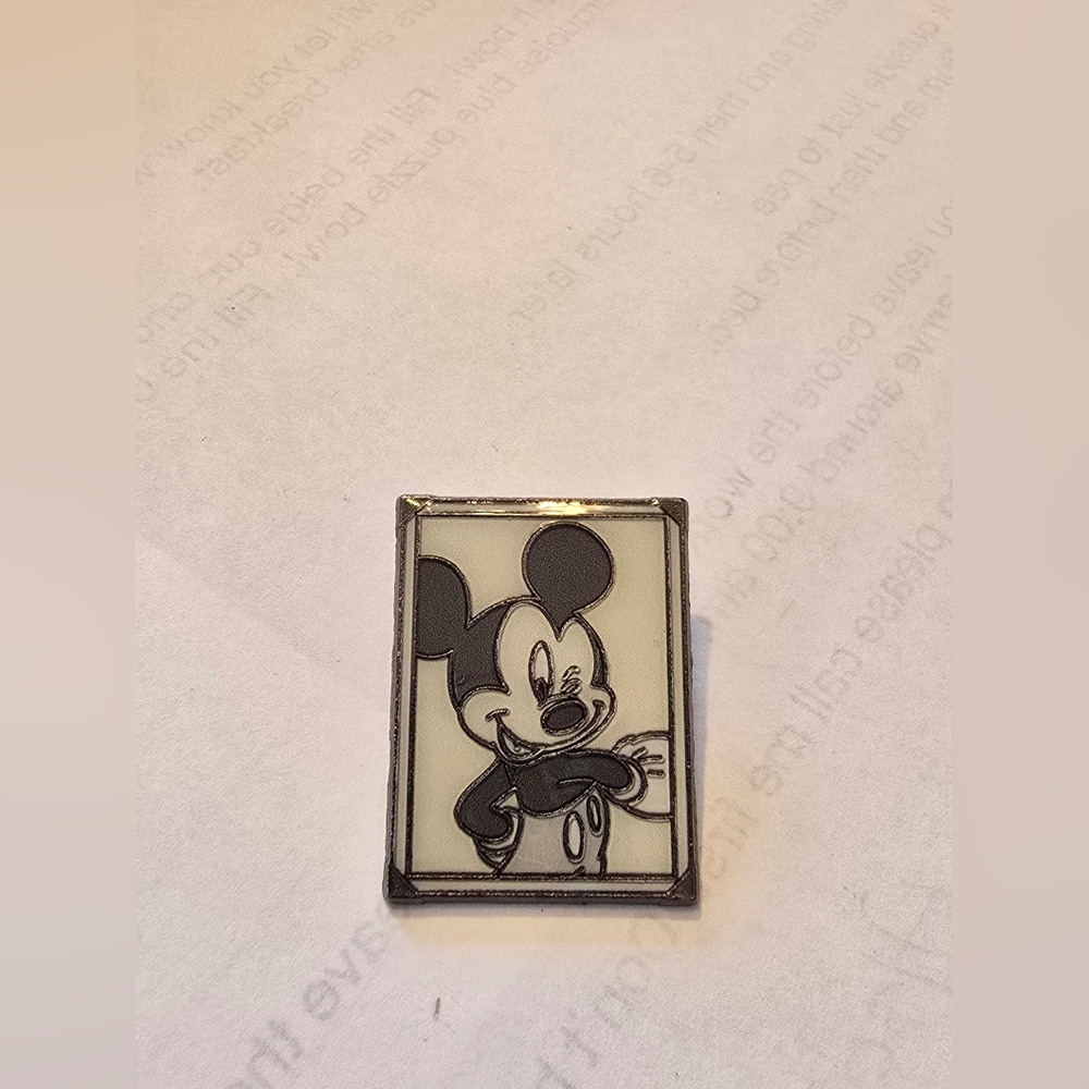 Disney Pin 83959 – DLR PWP Collection – Sepia Snapshots Mickey Mouse